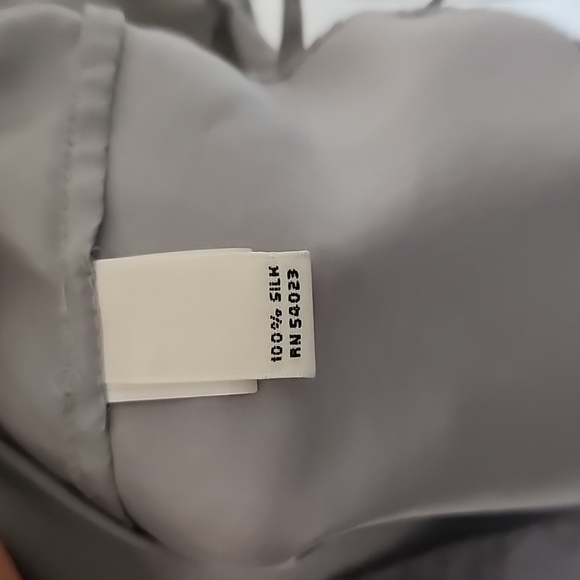 100% Silk Blouse - Banana Republic - Picture 4 of 7